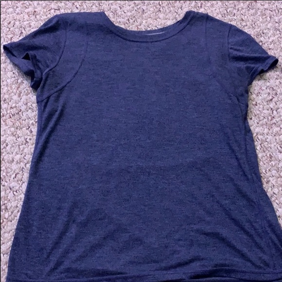 2 Calvin Klein t-shirts - Picture 5 of 7